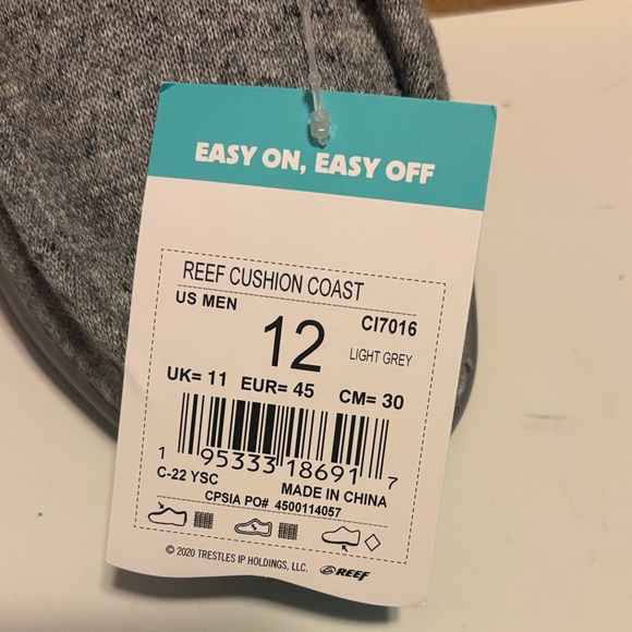 Reef Men's Gray Loafers - Picture 2 of 7